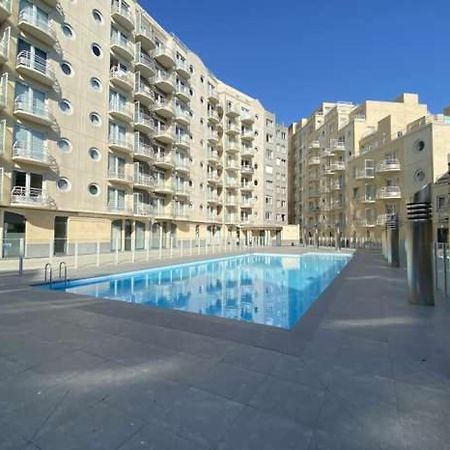 Appartement Met Zeezicht, Zwembad & Garage 奥斯滕德 外观 照片