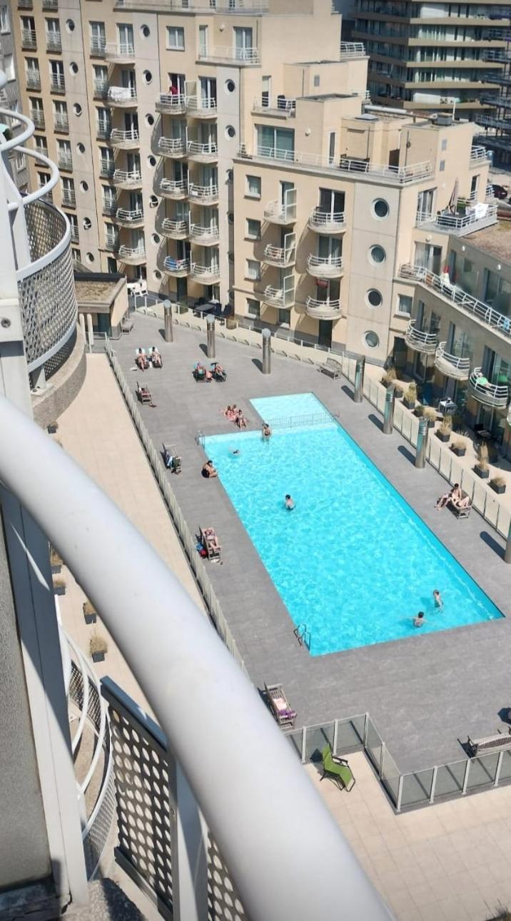 Appartement Met Zeezicht, Zwembad & Garage 奥斯滕德 外观 照片