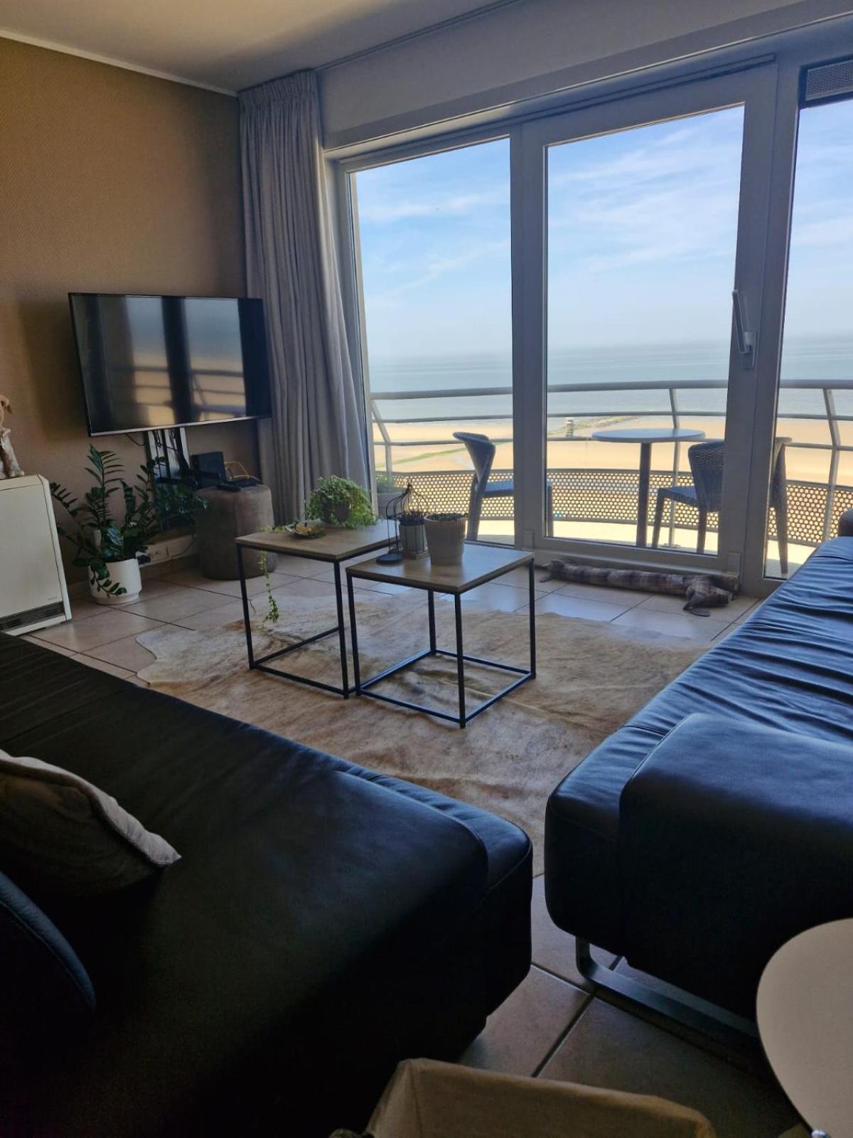 Appartement Met Zeezicht, Zwembad & Garage 奥斯滕德 客房 照片